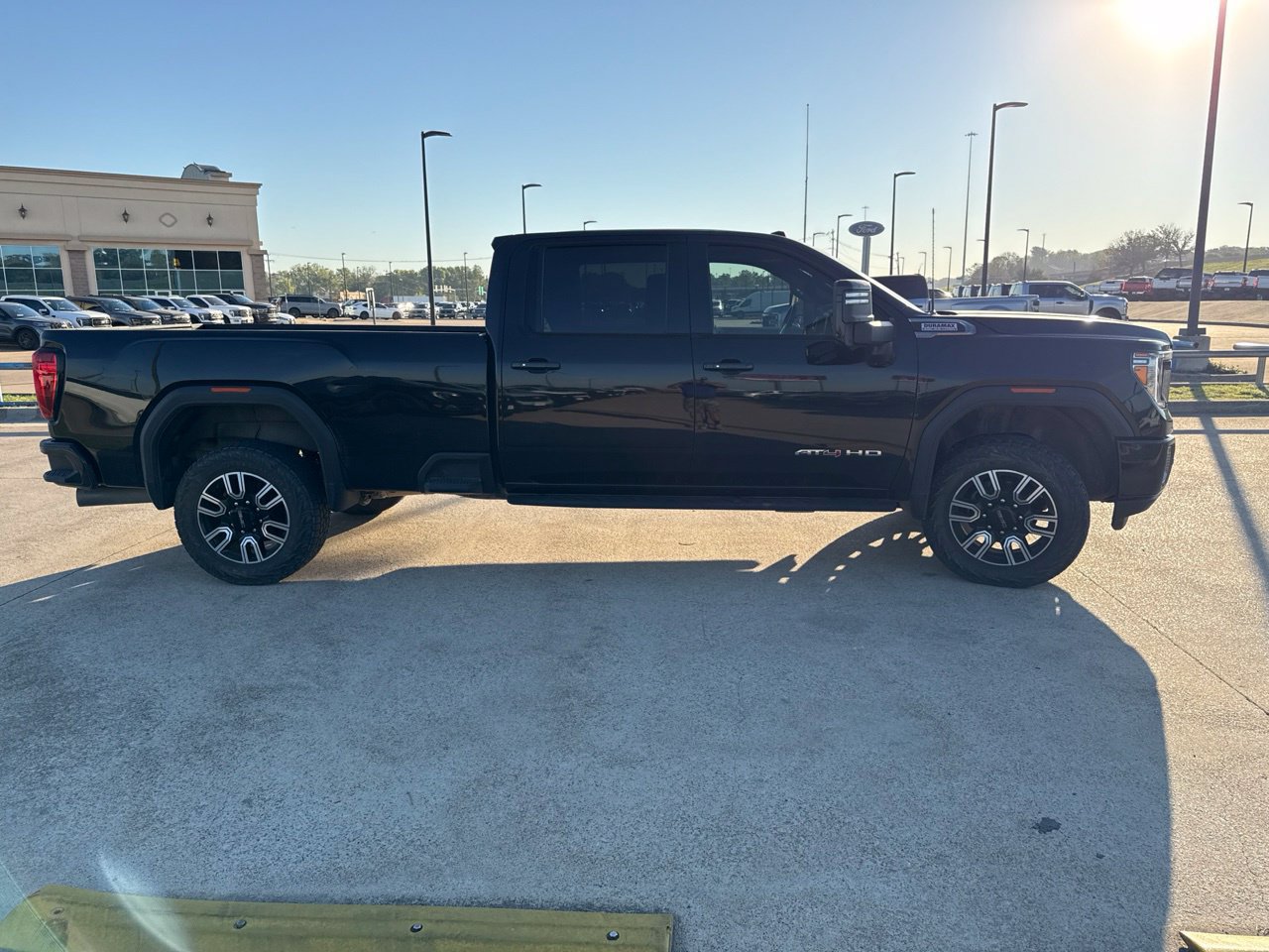 Used 2023 GMC Sierra 2500 AT4 w/ AT4 Premium Plus Package AWD/4WD image 17