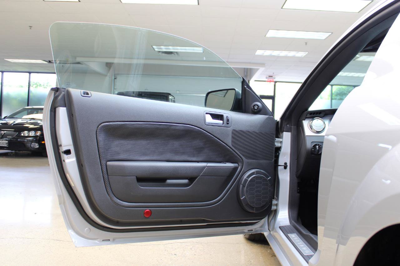 Used 2005 Ford Mustang GT RWD image 25