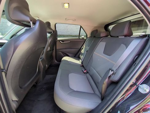 Used 2025 Kia Niro LX FWD image 27