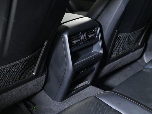 Used 2024 Porsche Cayenne image 21