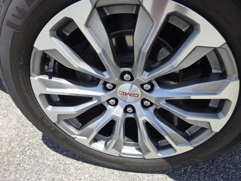 Used 2021 GMC Yukon XL Denali w/ Denali Premium Package RWD image 18