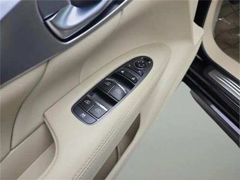 Used 2011 INFINITI M37 w/ Premium Pkg RWD image 18