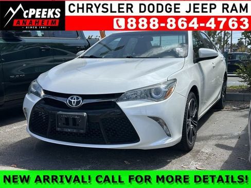 Used 2016 Toyota Camry SE FWD image 1