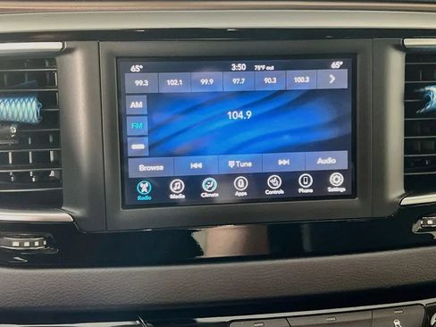 Used 2019 Chrysler Pacifica Touring-L FWD image 15