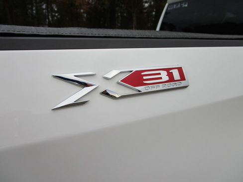 Used 2024 GMC Sierra 1500 SLE w/ X31 Off-Road Package image 14