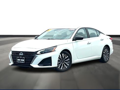 Used 2025 Nissan Altima 2.5 SV FWD image 1
