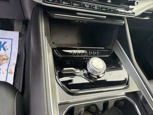 Used 2023 Jeep Wagoneer Series II w/ Premium Group I image 7