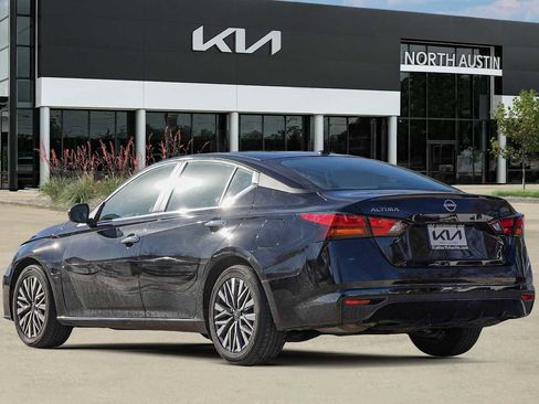 Used 2024 Nissan Altima 2.5 SV image 5