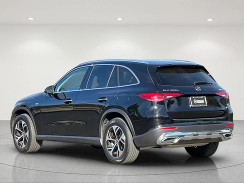 Used 2025 Mercedes-Benz GLC 350e 4MATIC image 3