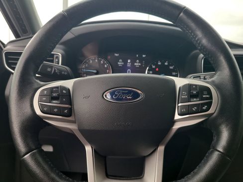 Used 2022 Ford Explorer XLT w/ Equipment Group 202A RWD image 13