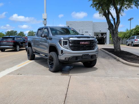 Used 2025 GMC Sierra 1500 Elevation w/ Elevation Premium Package AWD/4WD image 2