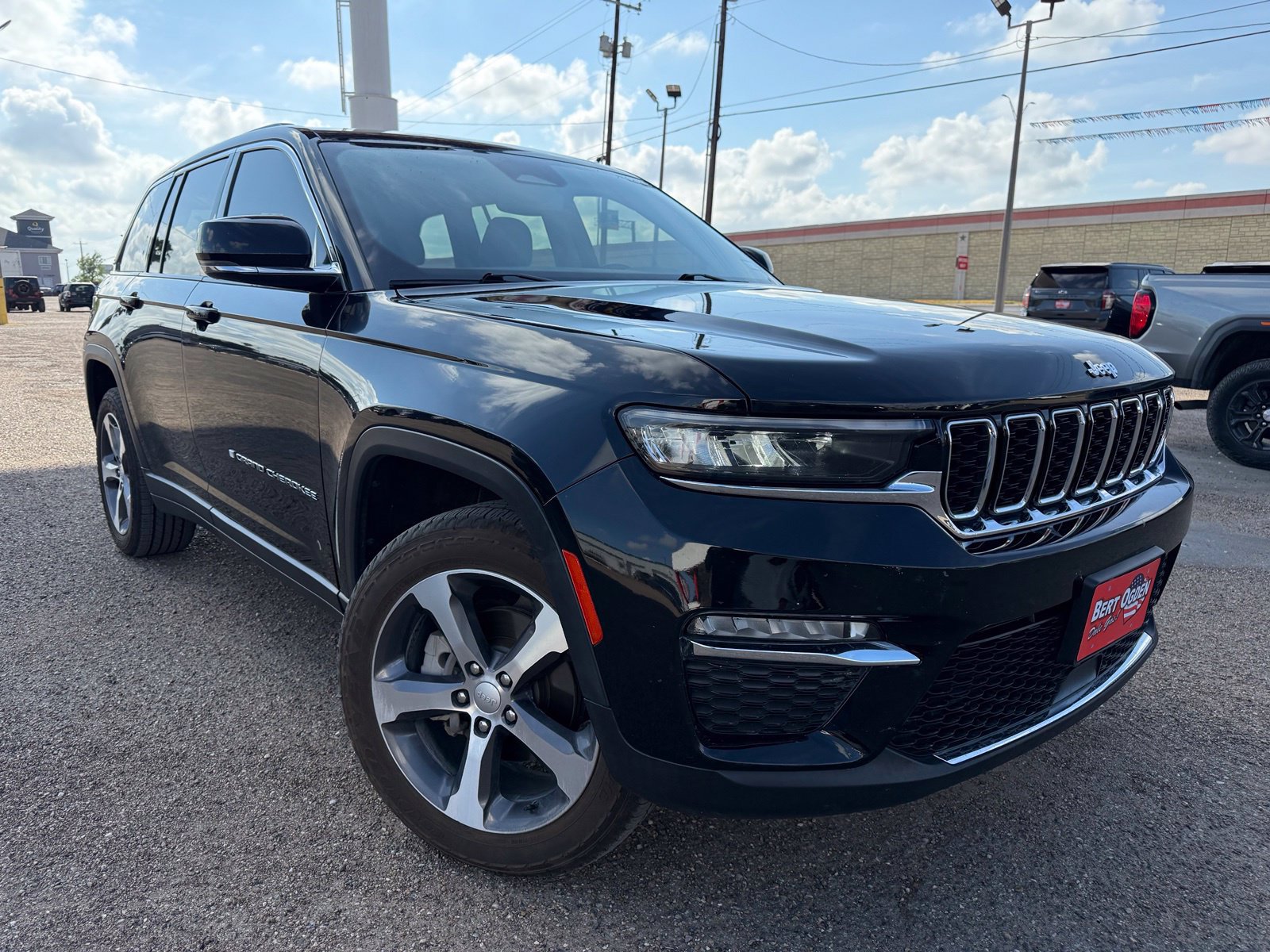 Used 2023 Jeep Grand Cherokee Limited w/ Trailer Tow Prep Group (B) RWD image 1