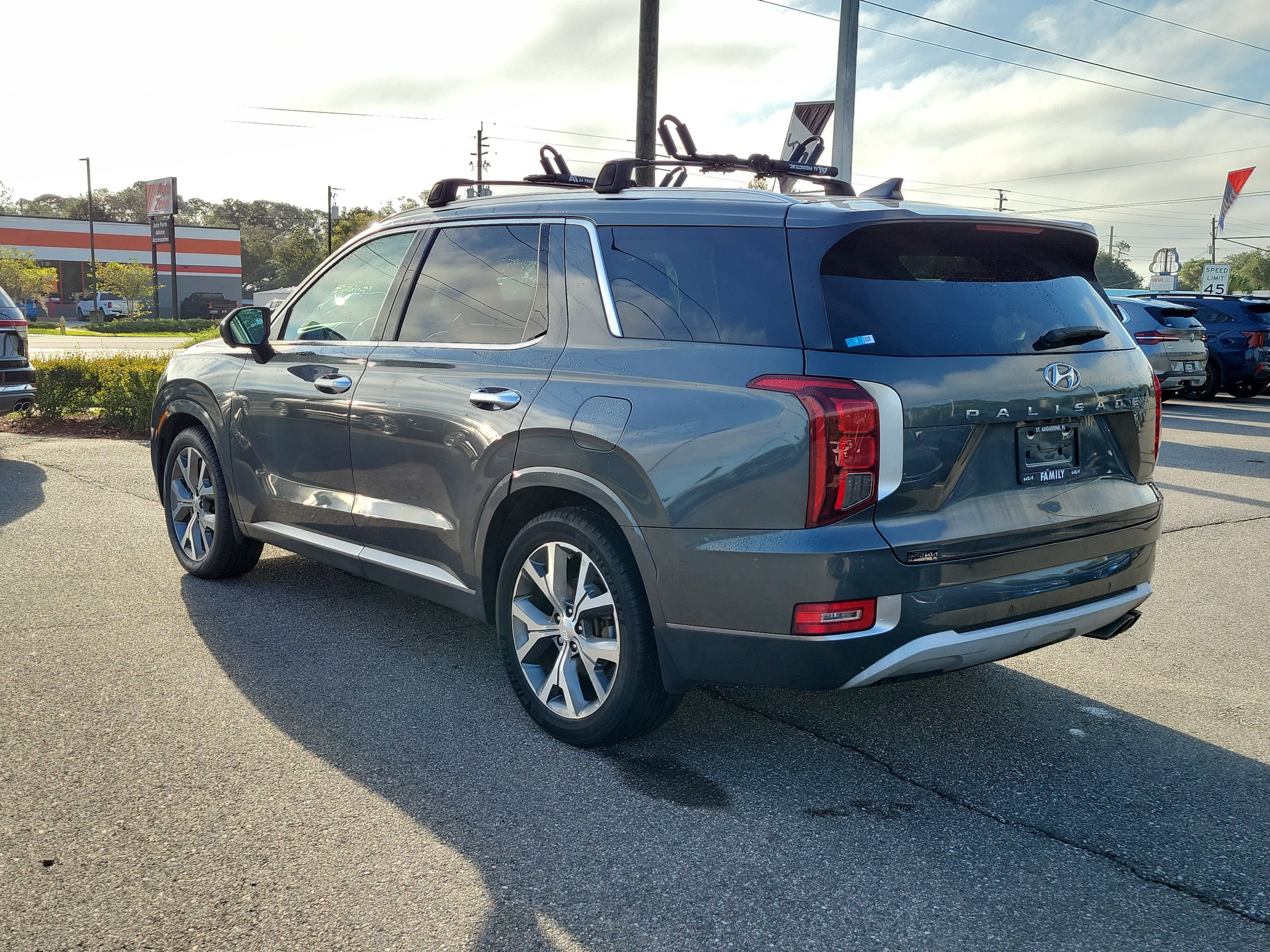 Used 2022 Hyundai Palisade Limited w/ Cargo Package FWD image 4
