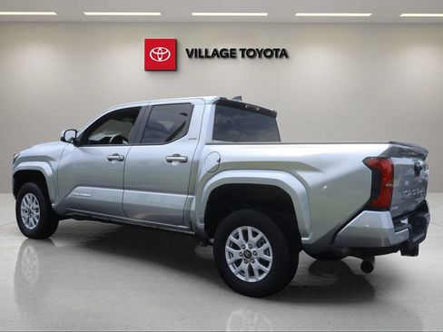 Certified 2025 Toyota Tacoma SR5 AWD/4WD image 3