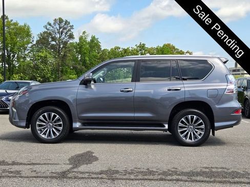 Used 2023 Lexus GX 460 Luxury w/ Accessory Package image 2