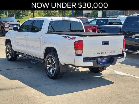 Used 2017 Toyota Tacoma TRD Sport w/ Tow Package (A/T) AWD/4WD image 3