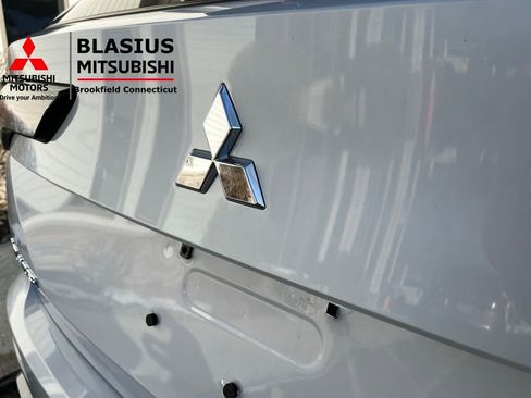 Used 2025 Mitsubishi Outlander SE image 24