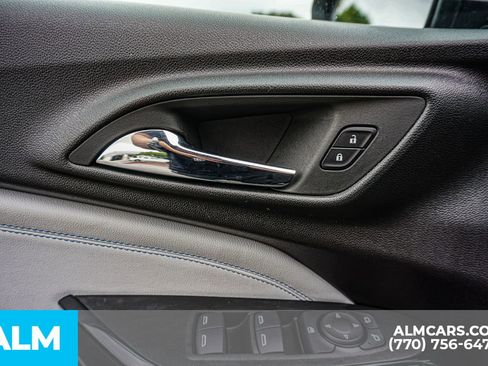 Used 2025 Chevrolet Trax LT w/ LT Convenience Package FWD image 53