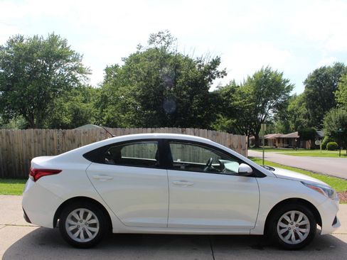 Used 2019 Hyundai Accent SE FWD image 11