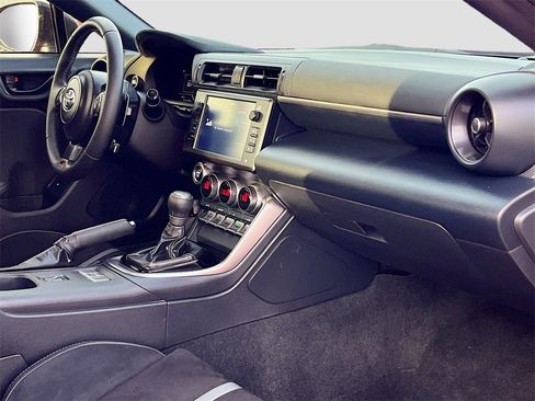 Used 2023 Toyota GR86 Premium w/ ALL Weather Mat Package (TMS) image 27