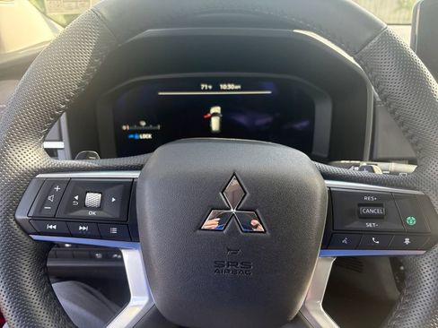 Used 2025 Mitsubishi Outlander SE AWD/4WD image 15