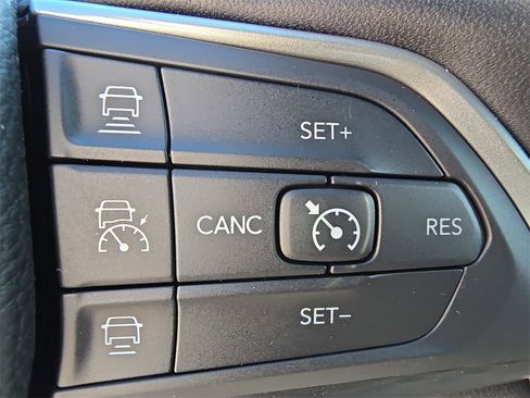 New 2025 Jeep Grand Cherokee Altitude image 18