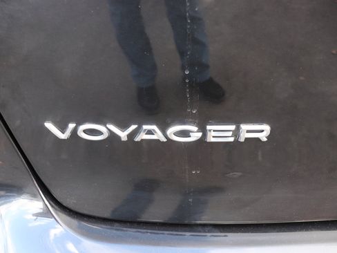 Used 2023 Chrysler Voyager LX image 50