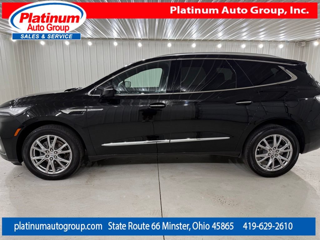 Used 2023 Buick Enclave Essence w/ Experience Buick Package FWD image 2