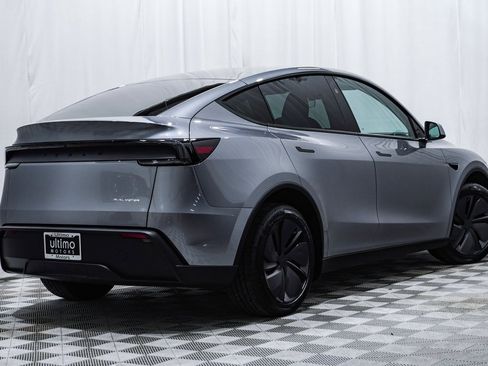 Used 2026 Tesla Model Y Long Range image 9