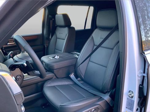 New 2026 GMC Yukon XL Denali AWD/4WD image 9