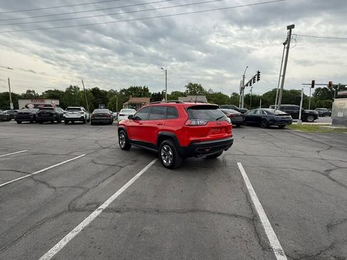 Used 2019 Jeep Cherokee Trailhawk w/ Comfort/Convenience Group AWD/4WD image 10