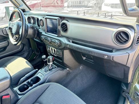 Used 2021 Jeep Wrangler Sport image 31