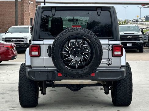 Used 2021 Jeep Wrangler Unlimited Sahara AWD/4WD image 5