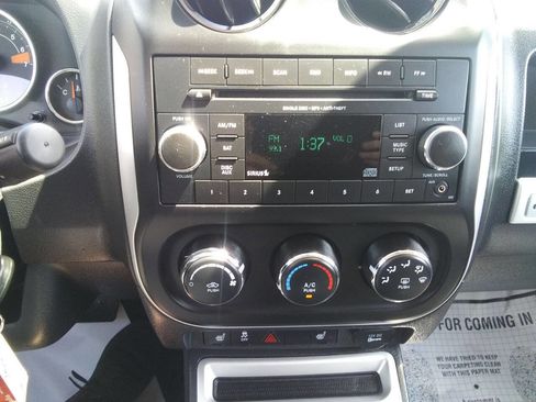 Used 2014 Jeep Compass Latitude image 23