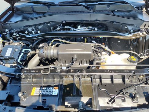 Used 2023 Ford Explorer XLT AWD/4WD image 25