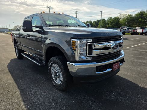 Used 2019 Ford F250 XL w/ STX Appearance Package image 5