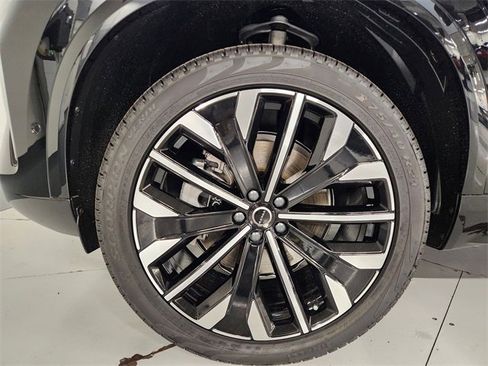 New 2026 Volvo XC90 B6 Plus w/ Protection Package Premier image 8