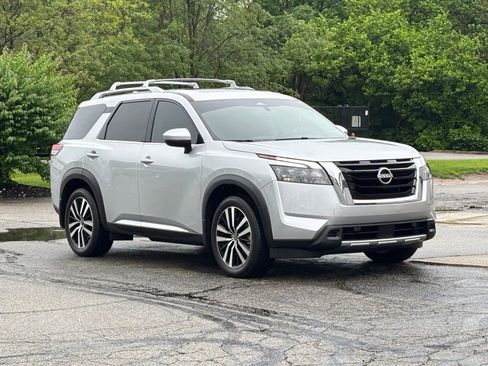 Used 2025 Nissan Pathfinder Platinum AWD/4WD image 1