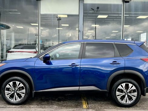 Used 2023 Nissan Rogue SV image 2