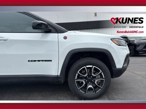 Used 2025 Jeep Compass Trailhawk AWD/4WD image 14