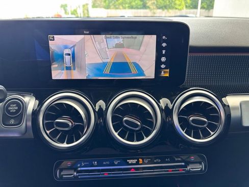 Used 2021 Mercedes-Benz GLB 250 w/ Premium Package image 27