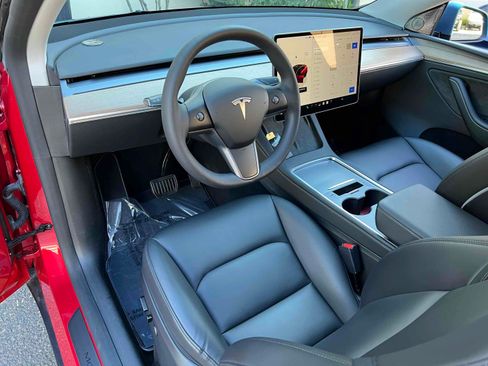 Used 2023 Tesla Model Y Long Range AWD/4WD image 16