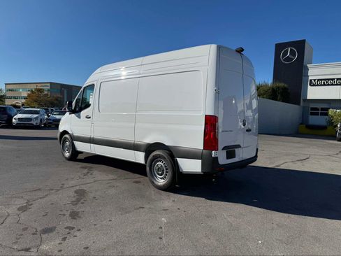 Used 2025 Mercedes-Benz Sprinter 2500 image 8
