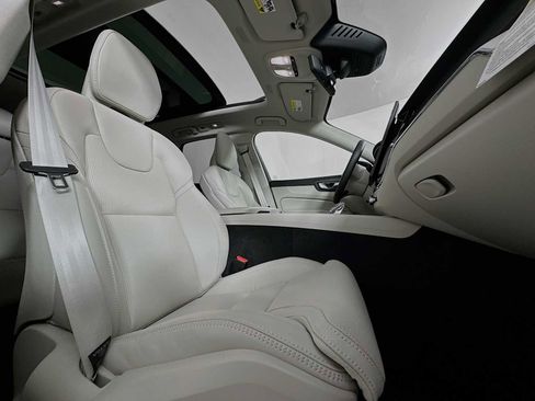 New 2026 Volvo XC60 B5 Ultra w/ Climate Package image 27