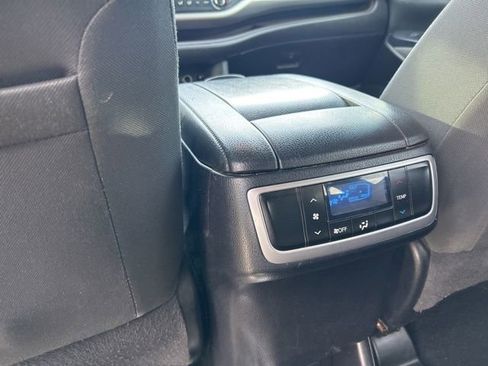 Used 2019 Toyota Highlander LE image 9