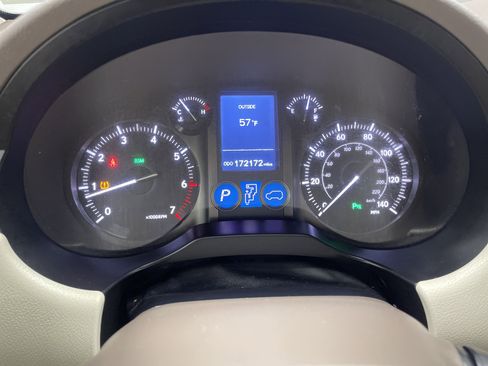 Used 2015 Lexus GX 460 image 32