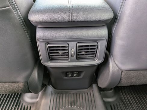 Used 2019 Toyota RAV4 Limited image 18