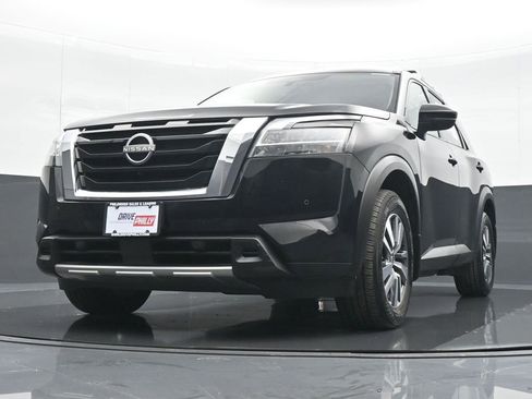 Used 2024 Nissan Pathfinder SL image 16