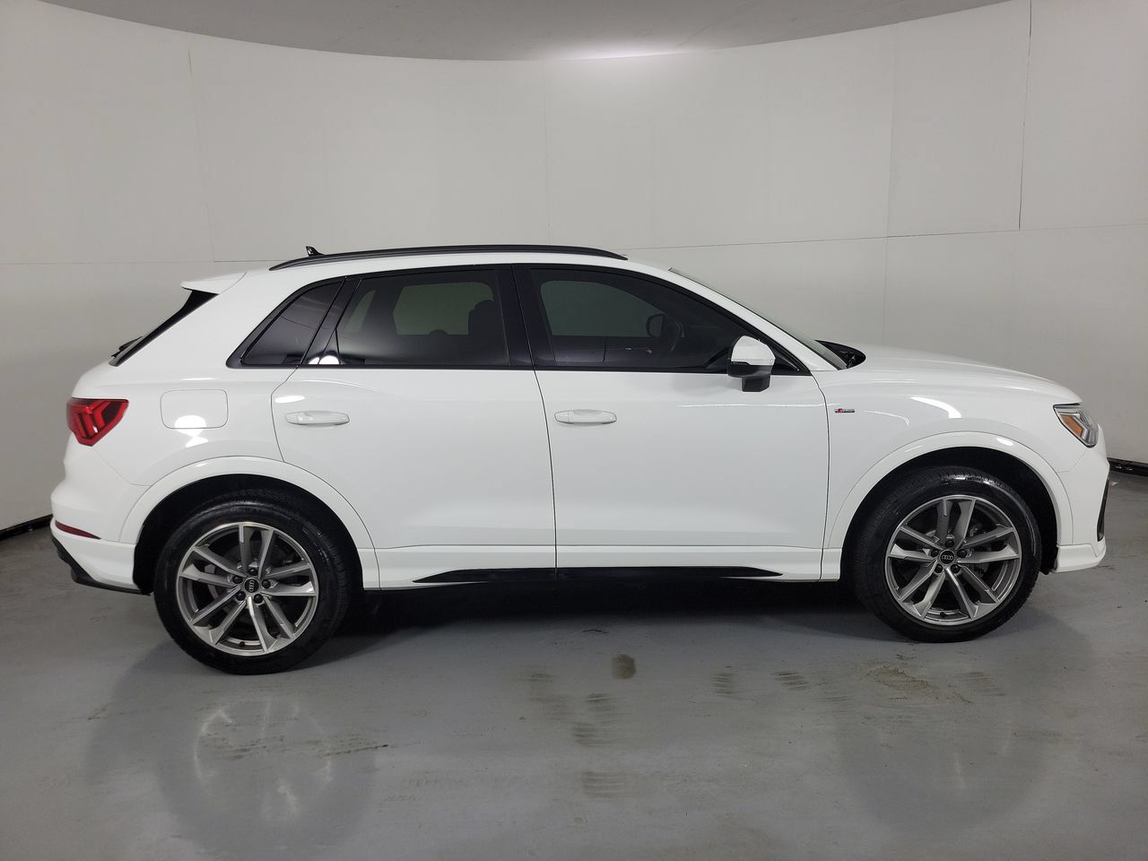 Used 2023 Audi Q3 2.0T Premium w/ Black Optic Sport Package AWD/4WD image 7