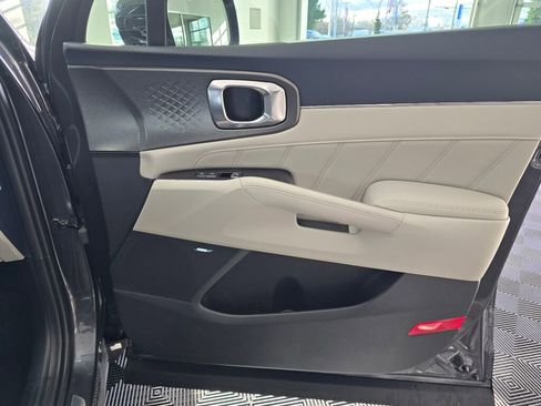 Used 2023 Kia Sorento SX Prestige image 42